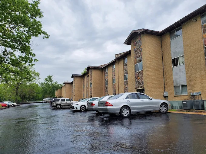 outside anndell park apartments